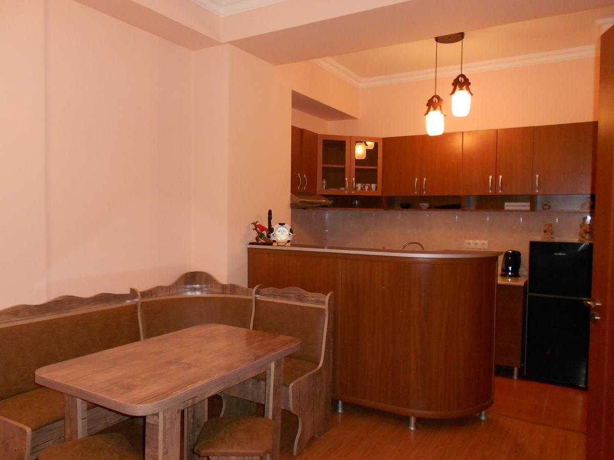 Ucha'S Apartment バトゥーミ エクステリア 写真